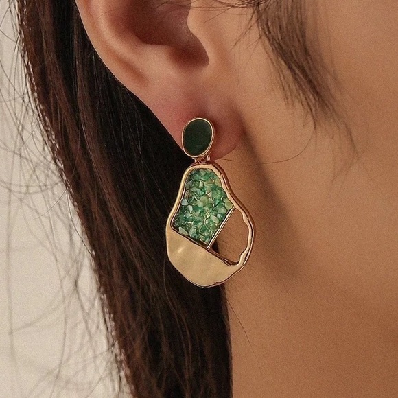 4/$10 Green and Gold Dangle Earrings - Picture 3 of 3